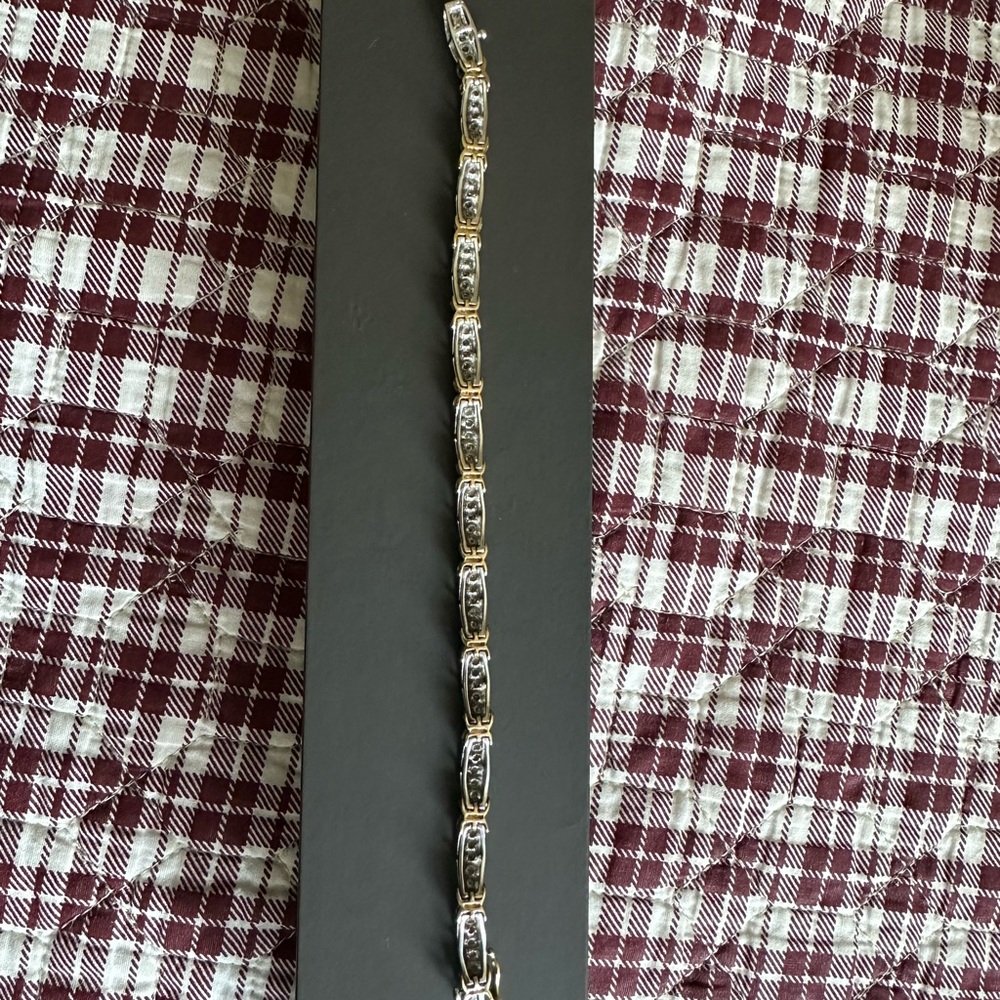 🌼🌺Elegant Gold and Silver women’s 10k Bracelet.